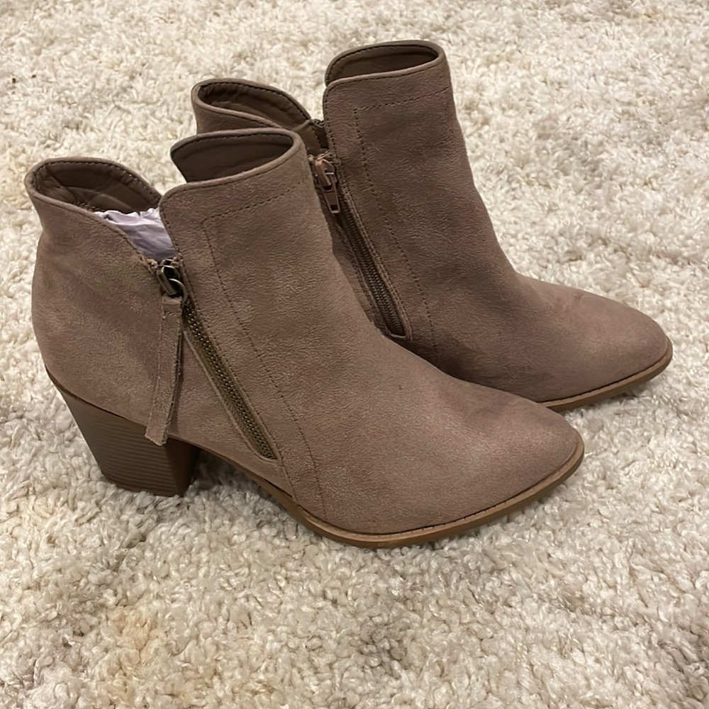NWOT TRENDS UP COLLECTION BOOTIES